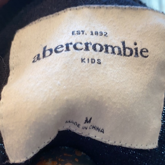 ABERCROMBIE FLORAL BUT FRONT SWEATER - Picture 3 of 7